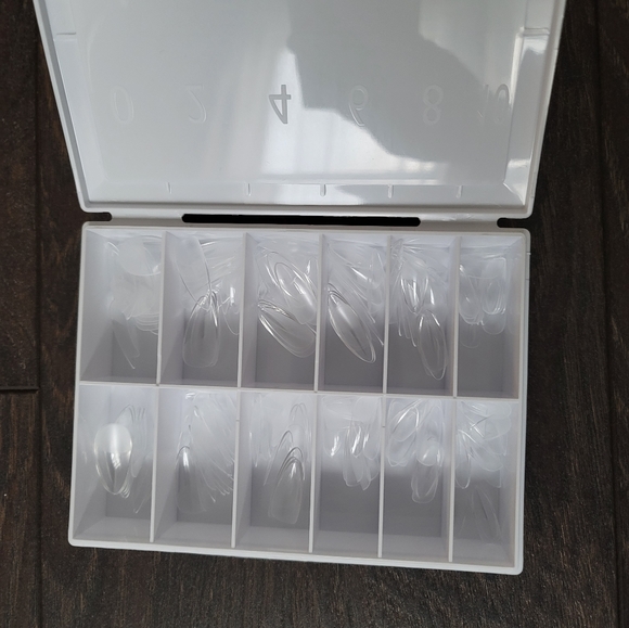 FREE!* Almond Shape Press-On Gel Nails - Picture 4 of 6